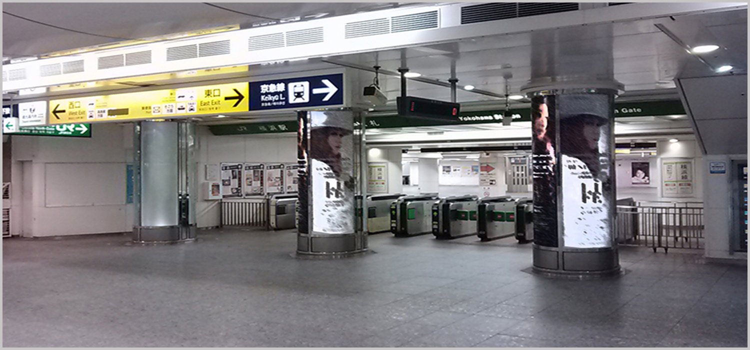 JR横浜駅中央通路ゲートウェイピラー広告